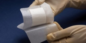 ضمادة ذكية تُسرّع التئام الجروح