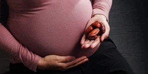 هل حقا أن التمر يسبب الإجهاض أو الولادة المبكرة؟