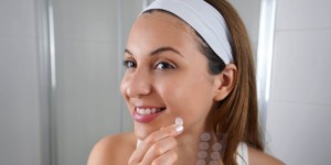 هل لصقات حب الشباب فعالة حقا؟