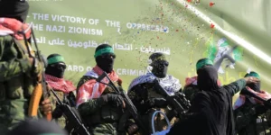 تقديم مقترح جديد لحماس يشترط “نزع سلاح المقاومة”.. والحركة ترفض