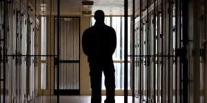 سجون فرنسا تحت رحمة مافيا العصابات