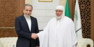 وزير الخارجية الإيراني يزور جامع الجزائر