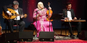 الفنانة نسيمة حفاف تنجز عملا فنيا عن “حايك المرمة”