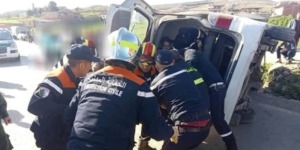 النعامة: إصابة 10 أشخاص بجروح في حادث انقلاب حافلة