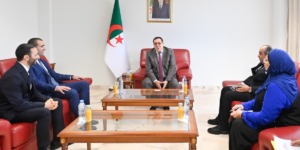 مزيان يستقبل وفدا رفيعا من المجمع الإعلامي الأمريكي CNN ويبحث فرص التعاون والتكوين الإعلامي