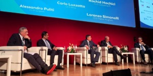 حيشيشي يؤكد التزام مجمع سوناطراك اعتماد الطاقات الخضراء