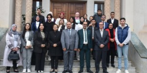 طلبة من كلية الحقوق بجامعة الجزائر 1 في زيارة إلى مقر وزارة العلاقات مع البرلمان