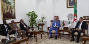 رخروخ يستقبل وفدا برلمانيا موريتانيا ويؤكد على دعمه المتواصل لمشاريع الربط والتكامل الإقليمي