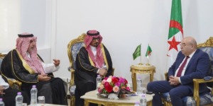 وزير الصناعة الصيدلانية يستقبل وفدا من رجال الأعمال السعوديين 