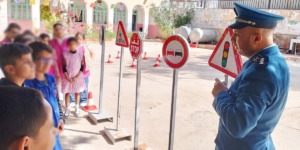 غرداية.. شرطة متليلي تحسس التلاميذ المتمدرسين حول السلامة المرورية 