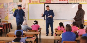 أمن دائرة زلفانة تنظم حملة تحسيسية لفائدة التلاميذ المتمدرسين