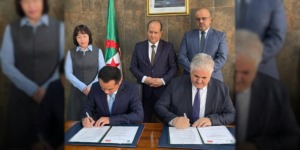 اتفاقية شراكة جزائرية-صينية لتعزيز صناعة القوالب ودعامات المعادن