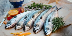 لِتَأْكُلُوا مِنْهُ لَحْمًا طَرِيًّا