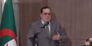 وزير الاتصال يدعو لمواجهة التحديات التي تهدد استقرار الدول العربية