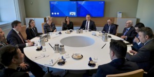 عطاف يستعرض فرص الشراكة الاقتصادية مع فنلندا