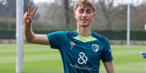 هويسين: الاختيار بين يامال وفينيسيوس أمر صعب للغاية