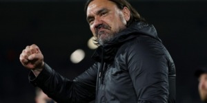 مدرب ليدز يونايتد يعلّق على شائعات إقالته