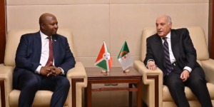 عطاف يجري لقاء ثنائيا مع نظيره لجمهورية بوروندي