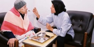 العائلات التي أحد أفرادها مريض الزهايمر.. صراع يومي وعلى مدار اليوم