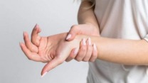 تنميل اليدين قد يدل على نقص بعض الفيتامينات