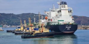 سوناطراك: ناقلة النفط “عين أكر” تُغيث قارباً قبالة سواحل إيطاليا