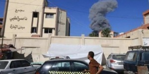 الإعلام الحكومي والصحة يدينان قصف الاحتلال مجمع ناصر الطبي بخانيونس