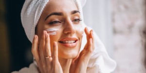 خطوات روتين ليلي لبشرة نضرة