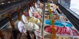 محلات بيع المثلجات تنتعش وشواطئ تستقبل الزوار