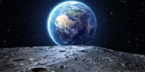 كُلٌّ فِي فَلَكٍ يَسْبَحُونَ