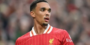 أنصار “الريدز” يردون بقسوة على أرنولد