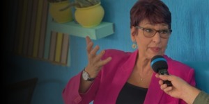 في تصريح للموعد اليومي.. الوزيرة السابقة والإعلامية المخضرمة زاهية بن عروس: مستقبل الإعلام في الجزائر واعد إذا احترمنا المهنة واحتضنا الكفاءات