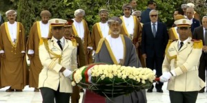 جلالة سلطان عمان يترحم بمقام الشهيد على أرواح شهداء الثورة التحريرية المجيدة