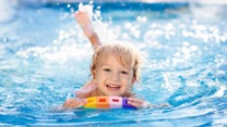 علموا أولادكم السباحة