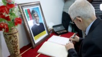 ناصري يوقع على سجل التعازي بسفارة نيجيريا