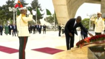 رئيس جمهورية الموزمبيق يترحم على شهداء الثورة الجزائرية بمقام الشهيد