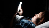 استخدام وسائل التواصل الاجتماعي ليلا يُسبب القلق والاكتئاب