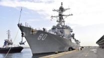 المدمرة الأمريكية USS ROOSEVELT (DDG-80) ترسو بميناء الجزائر