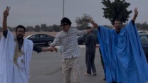 اسيران صحراويان يعانقان الحرية