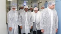 الرئيس الصومالي يقوم بزيارة وحدة إنتاج الأدوية التابعة لمجمع صيدال بالجزائر العاصمة