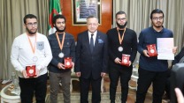 أوسمة استحقاق للطلبة الجزائريين المتوجين في الأولمبياد الدولي للرياضيات
