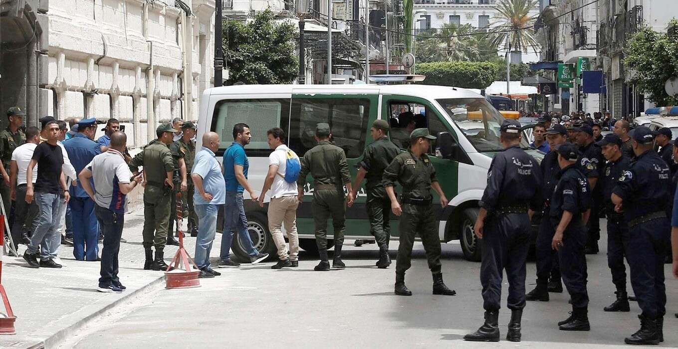 6 متهمين يشتبه في تورطهم في حرائق تيزي وزو وجيجل أمام قاضي التحقيق