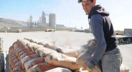 الشروع في تصدير 12 ألف طن من الإسمنت إلى بريطانيا من سكيكدة