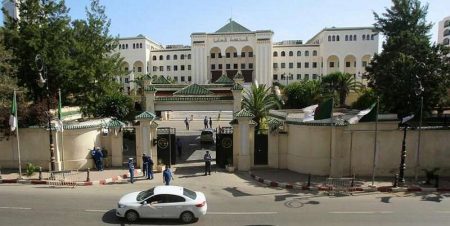 في تهم متعلقة بقضايا فساد… نجل ولد عباس والأمين العام الأسبق لوزارة التضامن أمام المحكمة العليا اليوم