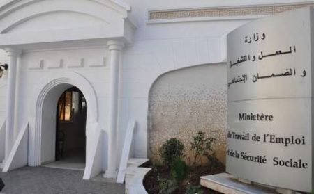 وزارة العمل: “الاقتطاع من أجور عمال الإدماج المهني خبر غير صحيح”
