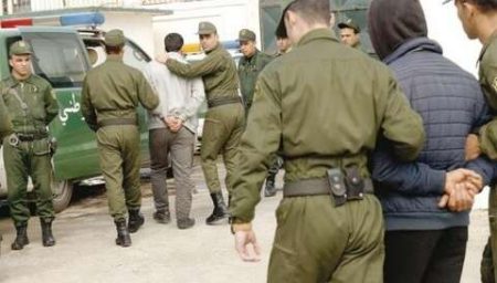 اتهماها زورا بسلب مبلغ 5000 دج… توقيف شخصين حاولا التشهير بعناصر الدرك الوطني