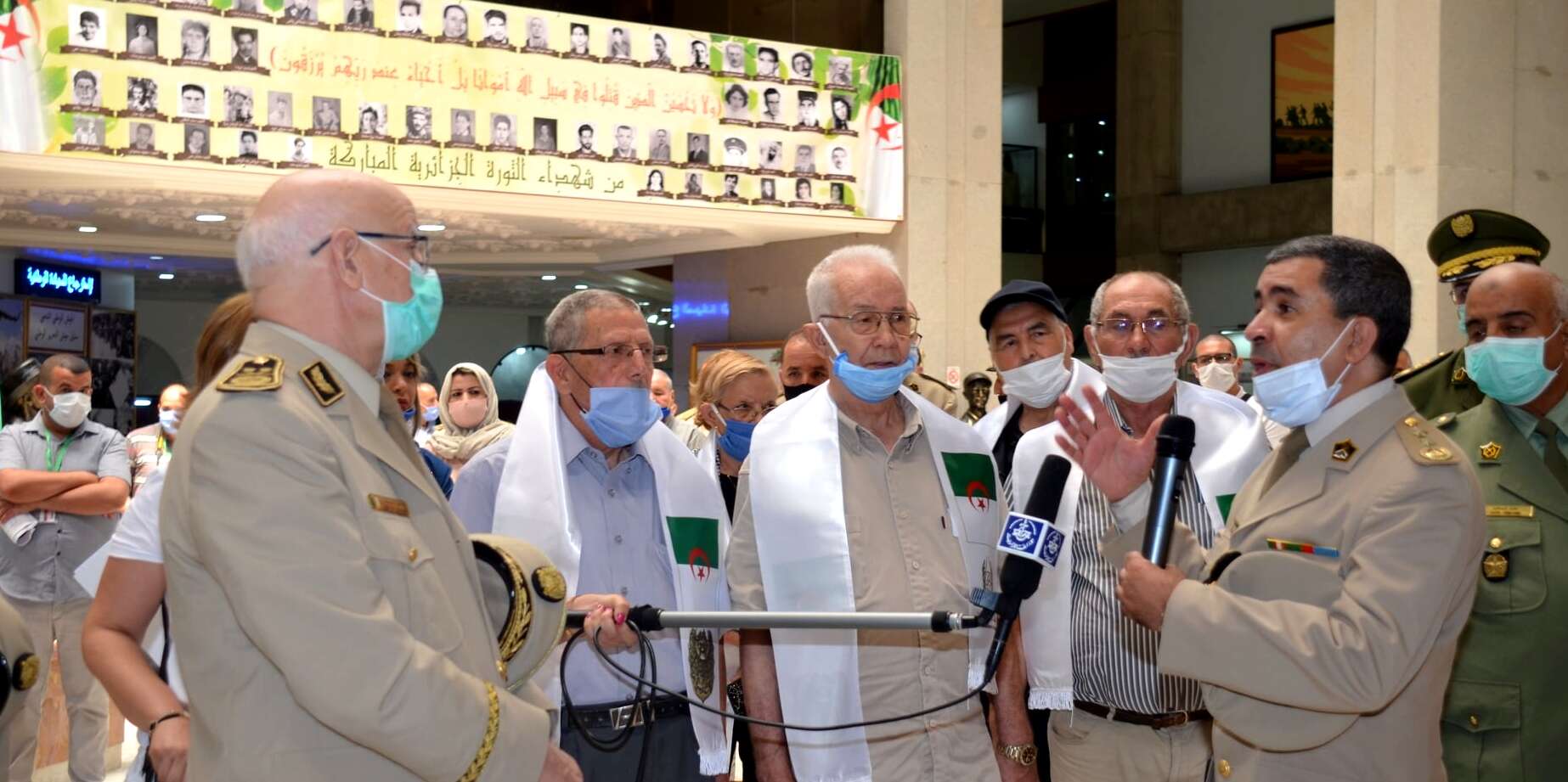 عشية الاحتفال بالذكرى 58 لاسترجاع السيادة الوطنية.. المؤسسة العسكرية تدعو إلى التمسك بالعهد لتحقيق آمال الشهداء 