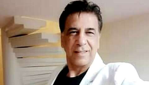 بعد إصابته بفيروس “كورونا”… عبد الرحمان جلطي يطمئن جمهوره