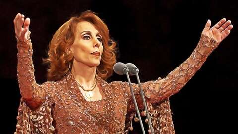 بعد إشاعات عن تدهور صحتها.. ماكرون يستهلّ رحلته إلى لبنان بزيارة فيروز