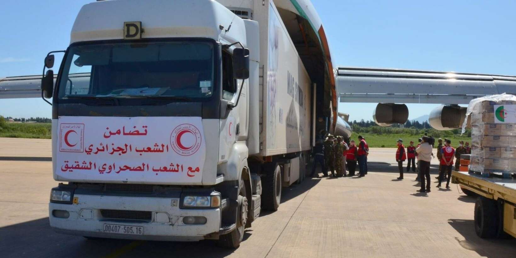 الجزائر تقوم بدور كبير في تقديم المساعدات الإنسانية للصحراويين