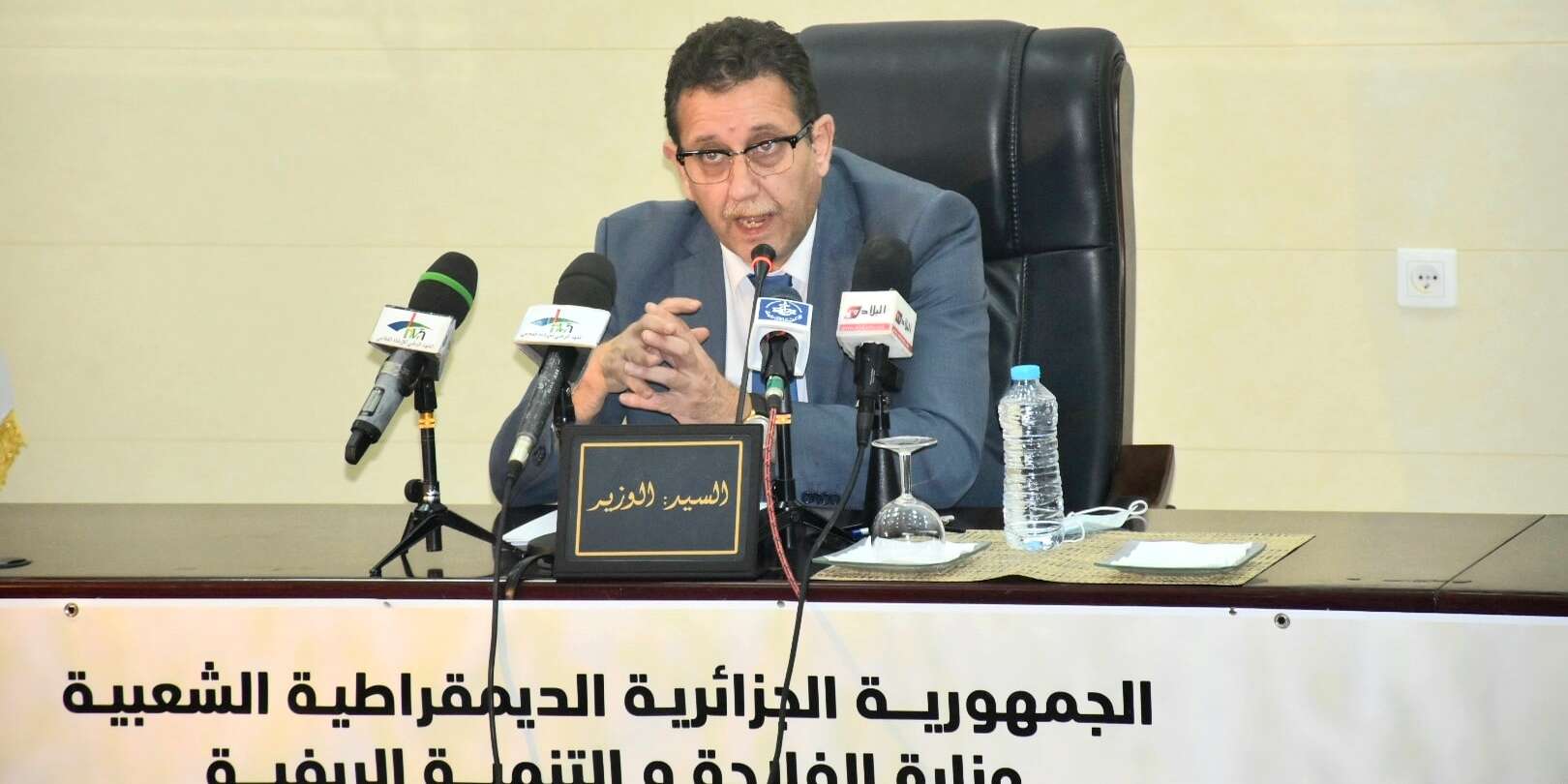وزير الفلاحة يأمر بالتعجيل في تجسيد عملية تطهير العقار